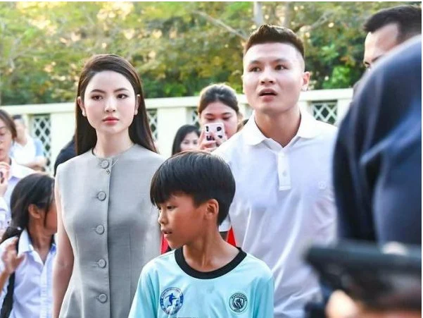 Hé lộ thời gian tiền vệ Quang Hải tổ chức đám hỏi với bạn gái hotgirl Chu Thanh Huyền - Ảnh 2
